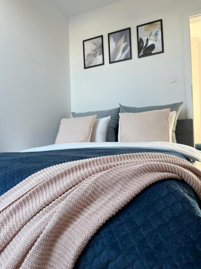 Apartamenty Bulwar Staromiejski Wrocław Exteriör bild